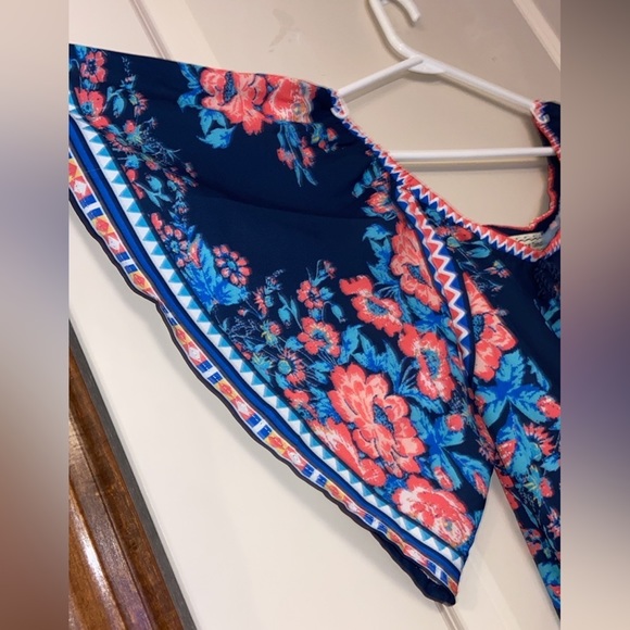 GUC Flying🍅 Sz-S Scoping Neckline/Cold Shoulder, Angle Sleeves, Lightweight Top - Picture 12 of 16